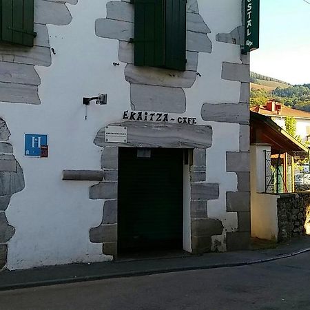 Hotel Hostal Ekaitza à Lesaka Extérieur photo