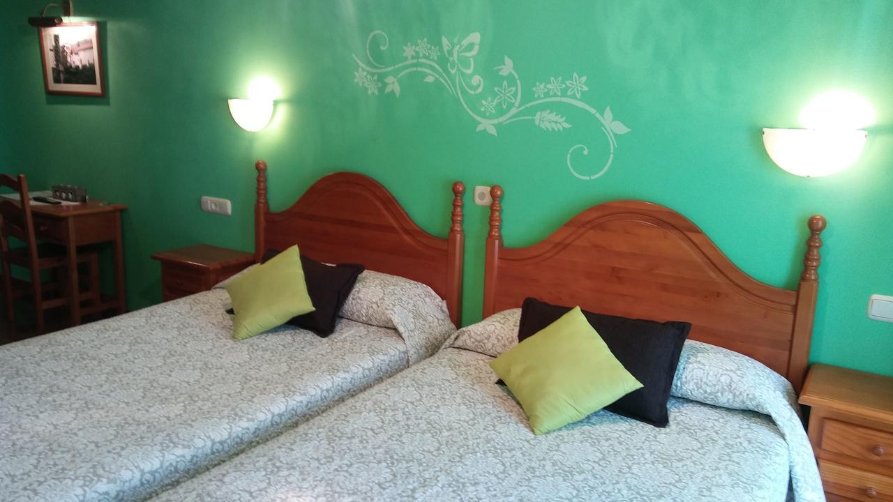 Hotel Hostal Ekaitza à Lesaka Extérieur photo