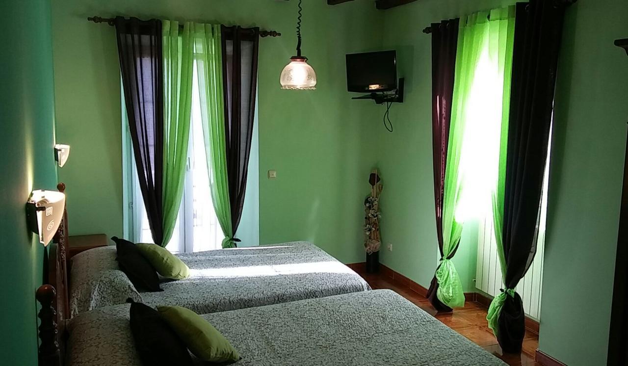 Hotel Hostal Ekaitza à Lesaka Extérieur photo