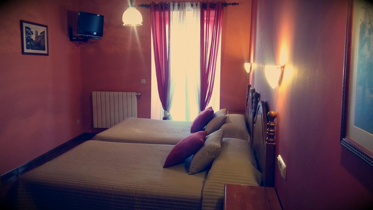Hotel Hostal Ekaitza à Lesaka Extérieur photo
