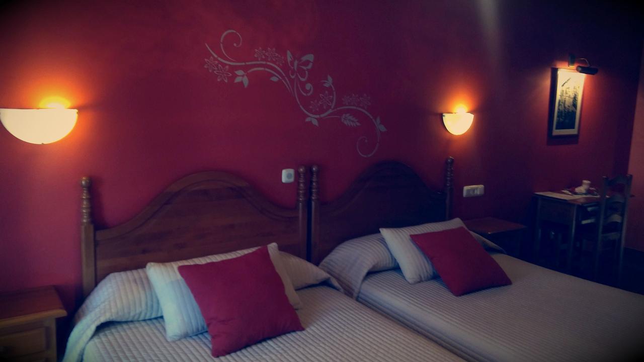 Hotel Hostal Ekaitza à Lesaka Extérieur photo