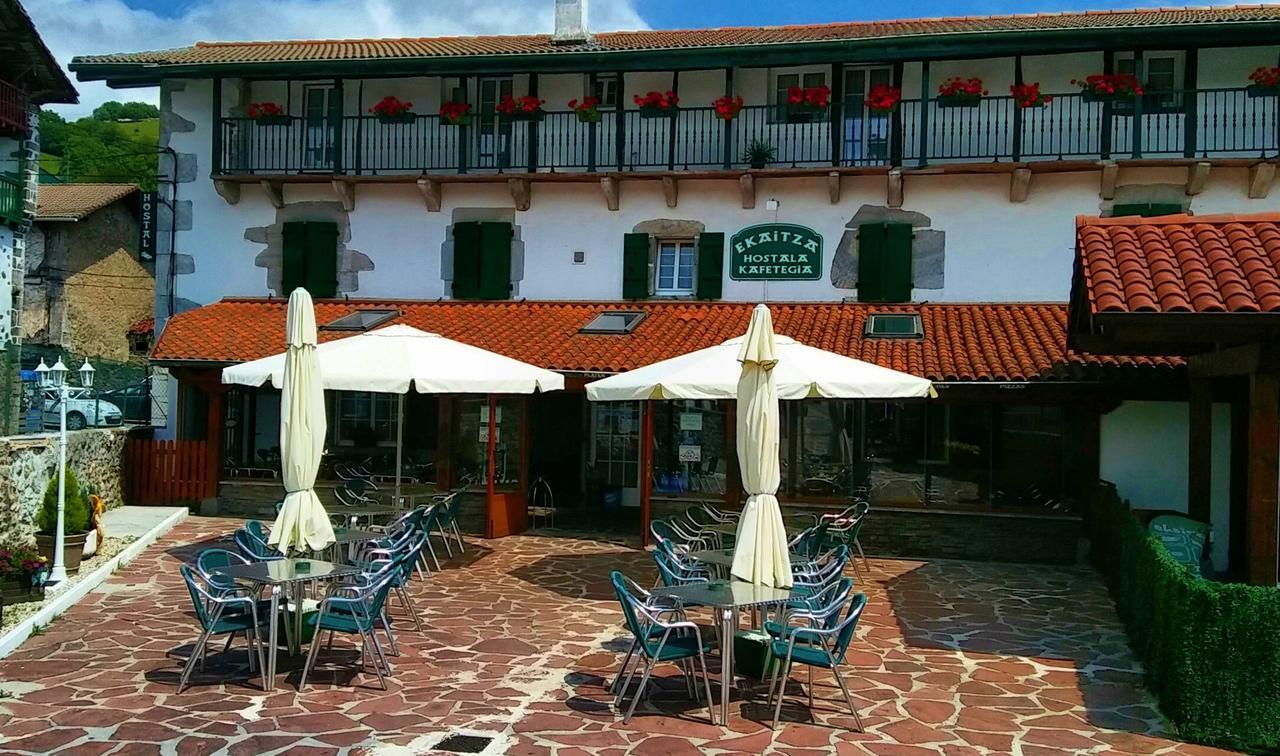 Hotel Hostal Ekaitza à Lesaka Extérieur photo