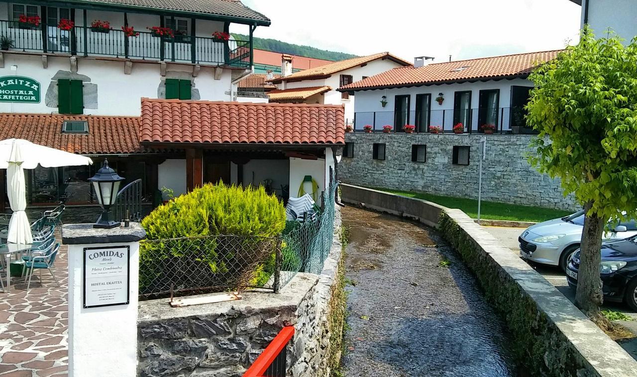 Hotel Hostal Ekaitza à Lesaka Extérieur photo