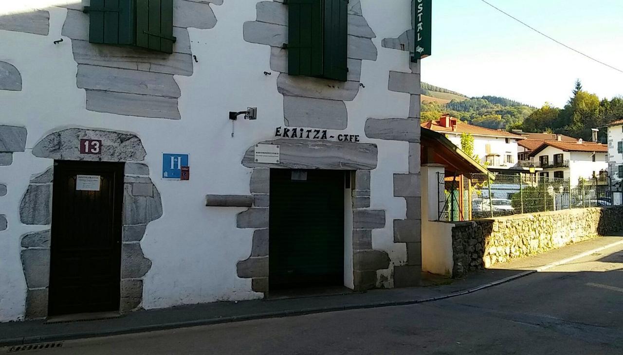 Hotel Hostal Ekaitza à Lesaka Extérieur photo